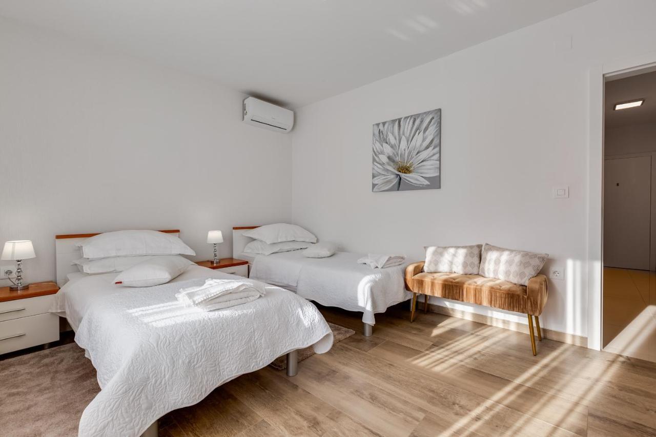 Elegant Two Bedroom Apartment Zadar Exterior photo