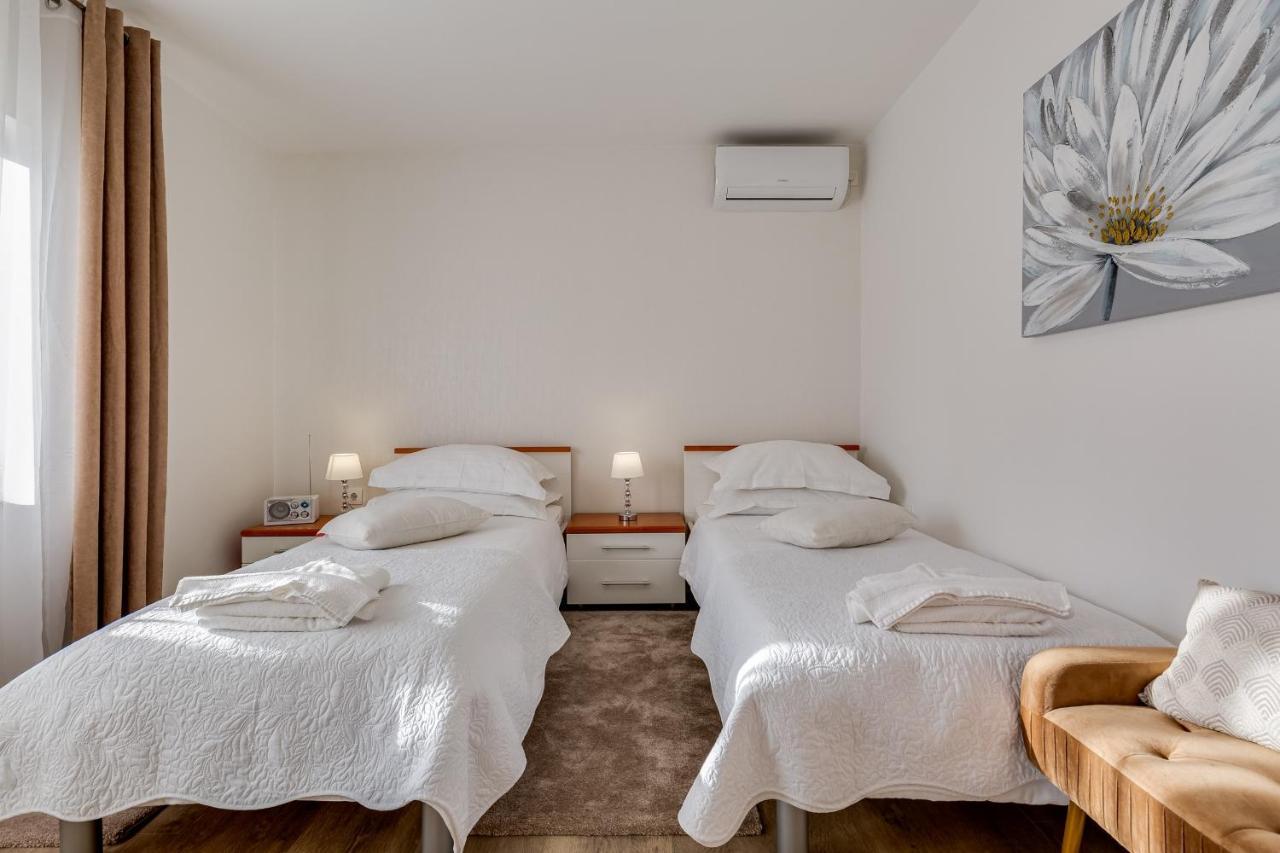 Elegant Two Bedroom Apartment Zadar Exterior photo